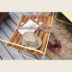 SURPRISING TEAK LAV SKAMMEL