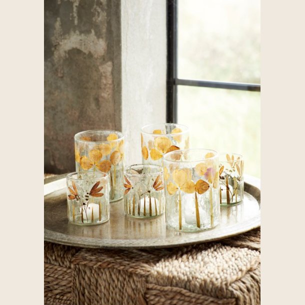 Fyrfadsstager med blomsterblade