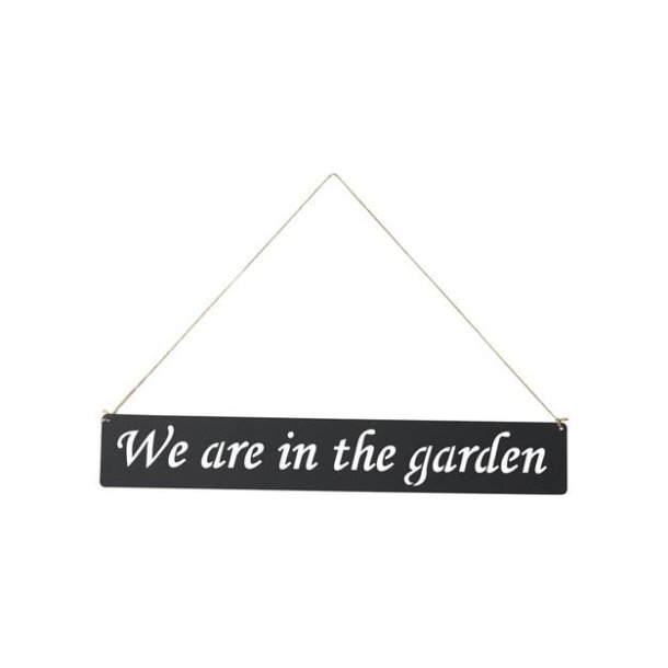 Skilt: We are in the Garden