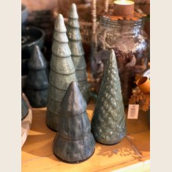 Juletrer i grn keramik