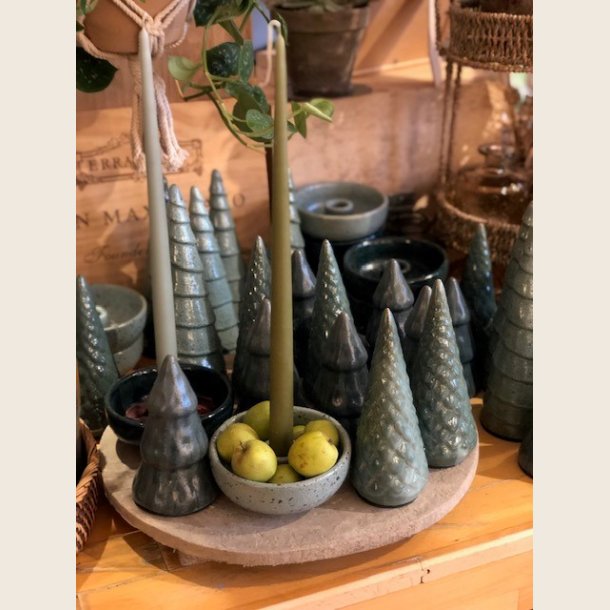 Juletrer i grn keramik