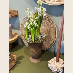 Opsats i rustfarvet metal