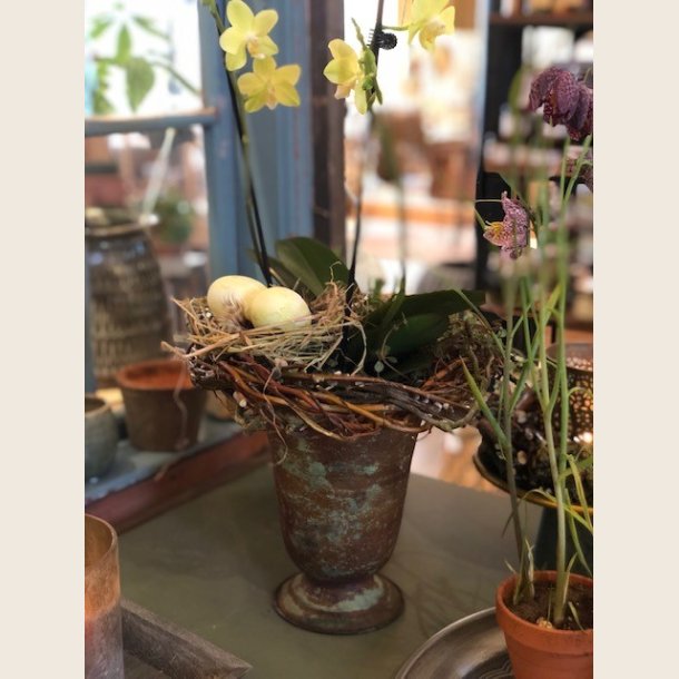 Opsats i rustfarvet metal