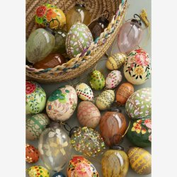 P�ske�g i glas med blomsterblade