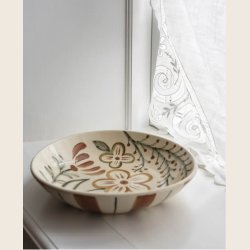 Sk�l med blomstermotiv
