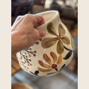 Urtepotteskjuler med blomstermotiv