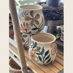 Urtepotteskjuler med blomstermotiv