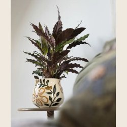 Urtepotteskjuler med blomstermotiv