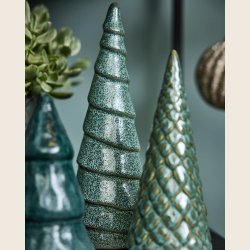 Juletrer i grn keramik